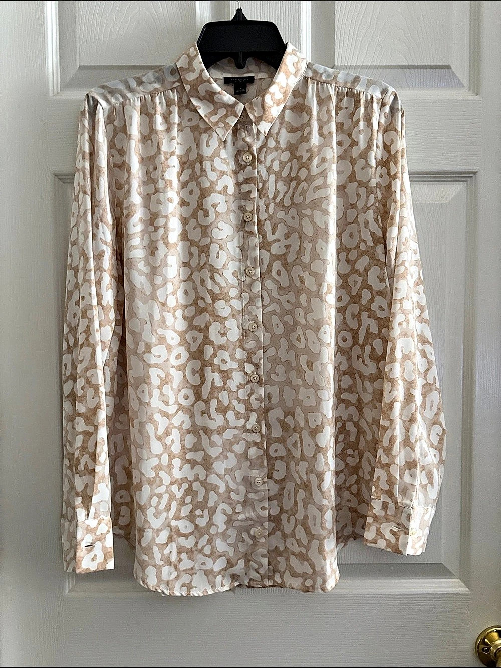 Ann Taylor Factory Animal Print Button Down Size Medium NWT